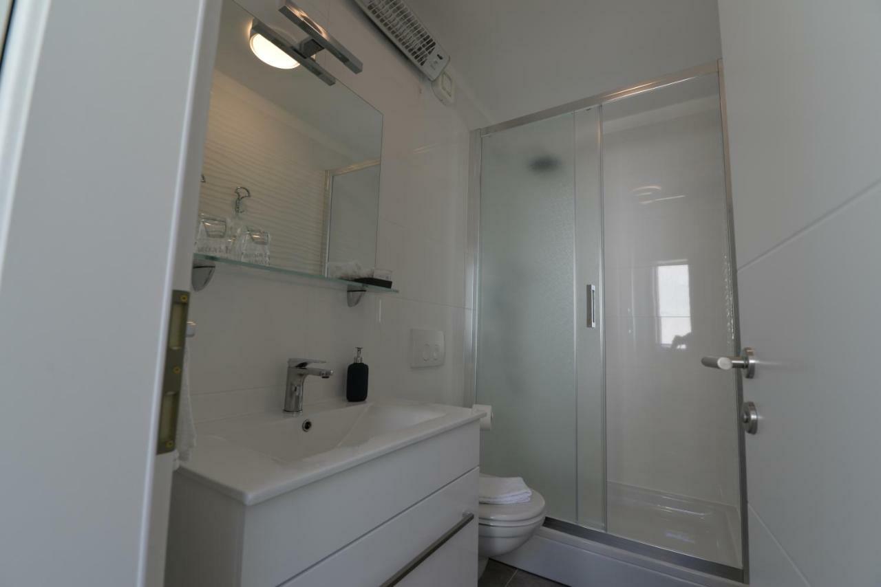 Apartments And Rooms Oliva 茨雷斯 外观 照片