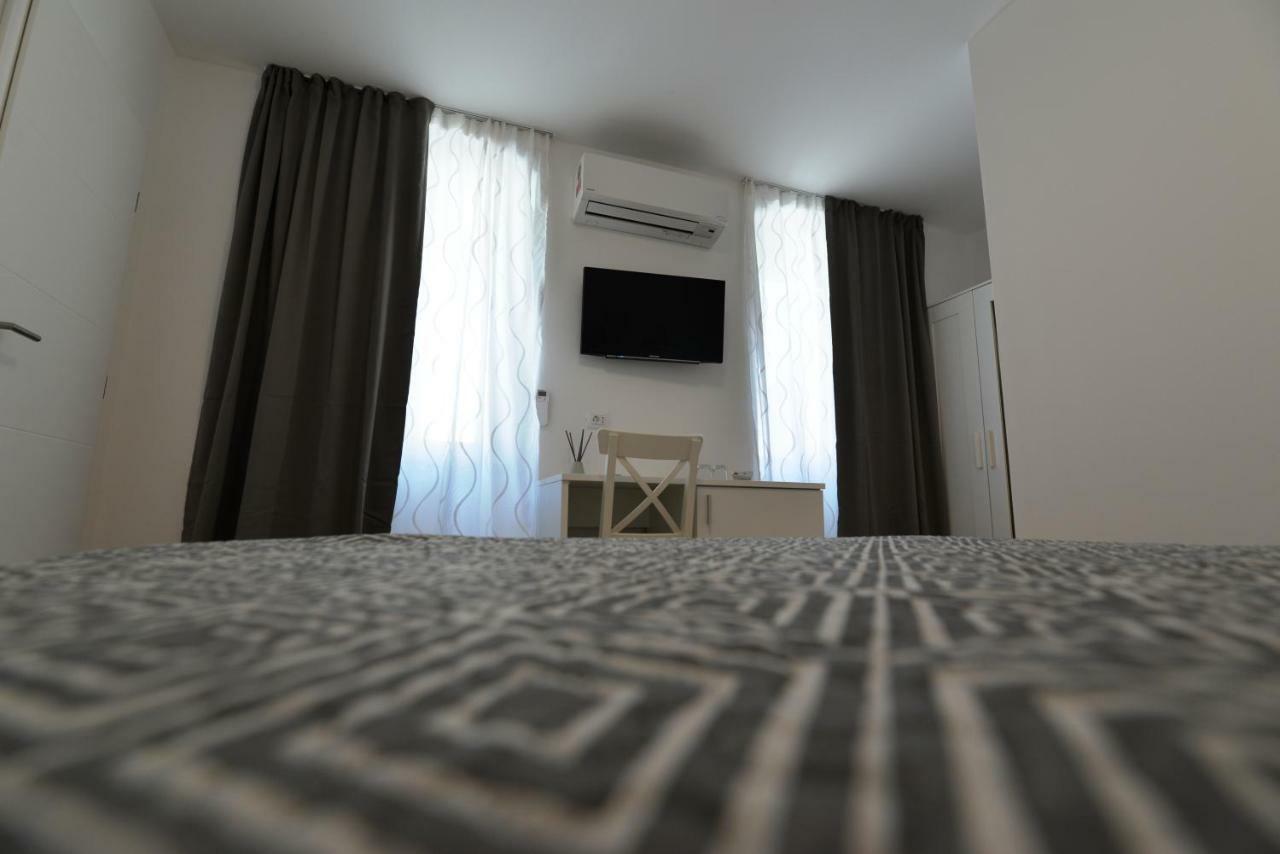 Apartments And Rooms Oliva 茨雷斯 外观 照片