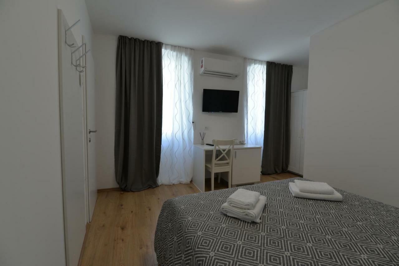 Apartments And Rooms Oliva 茨雷斯 外观 照片