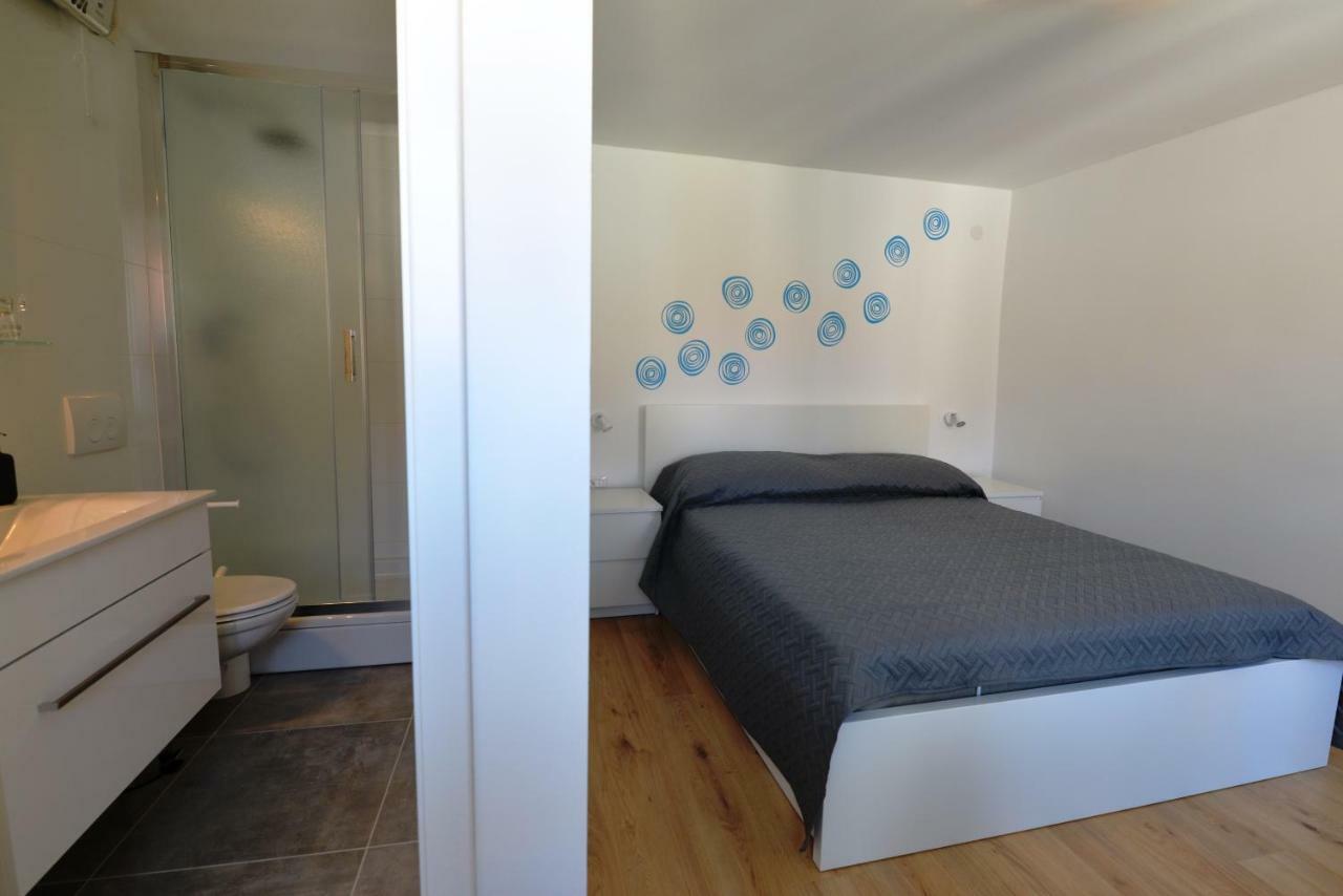Apartments And Rooms Oliva 茨雷斯 外观 照片